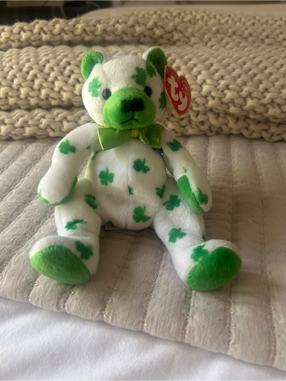 Ty Beanie Babies Clover Bear Shamrock Green White DOB March 17 2001